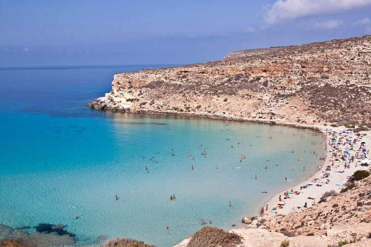 Rabbit Beach, ostrov Lampedusa, Itálie