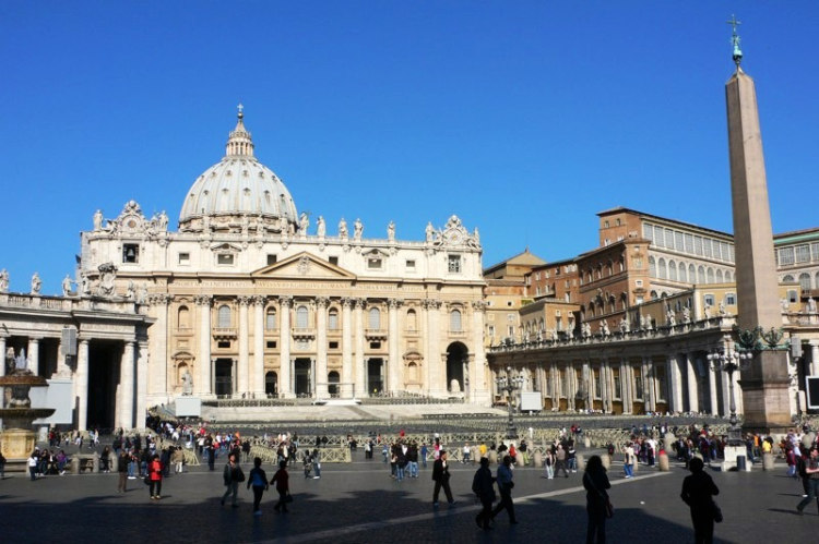 Vatikán, Piazza di San Pietro