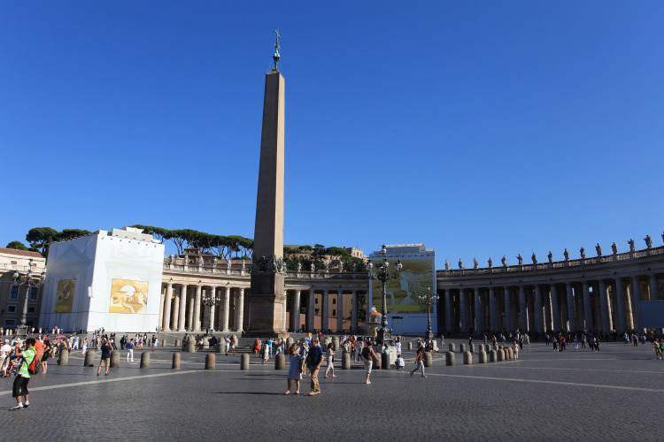 obelisk ve Vatikánu